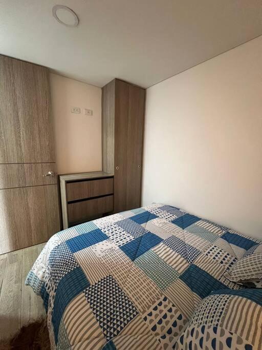 Apartamento cerca al areopuerto con terraza