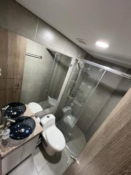Apartamento cerca al areopuerto con terraza