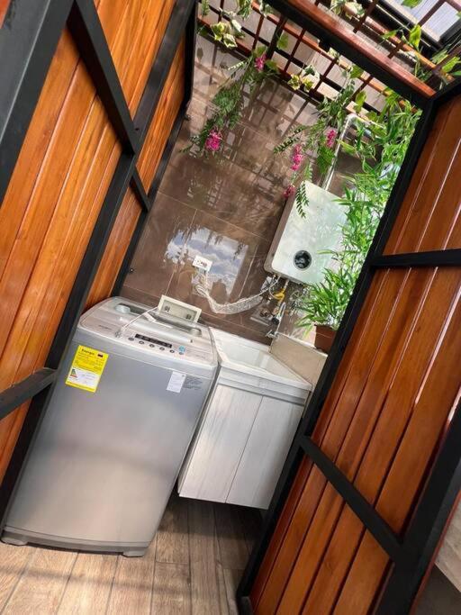 Apartamento cerca al areopuerto con terraza