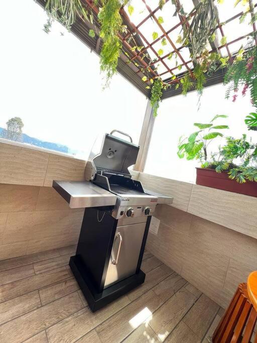 Apartamento cerca al areopuerto con terraza