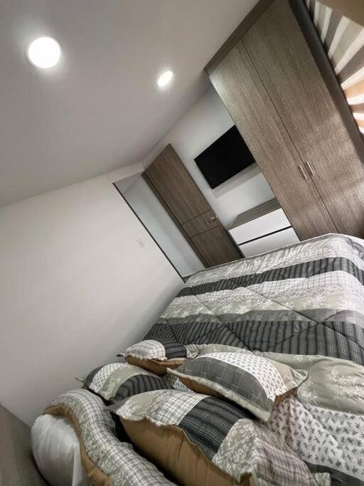 Apartamento cerca al areopuerto con terraza