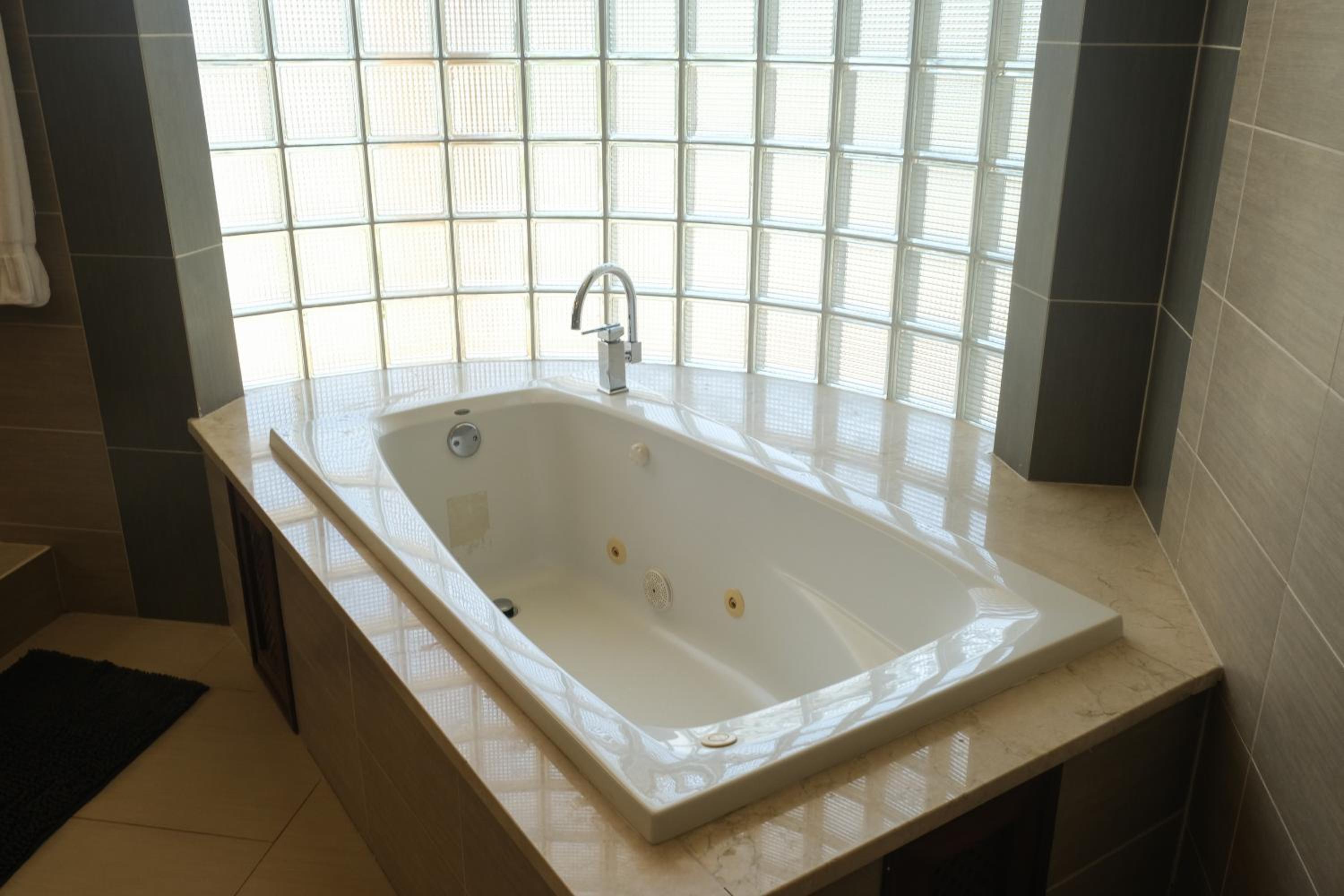 Luxury oceanfront condo, enjoy it ! view 5