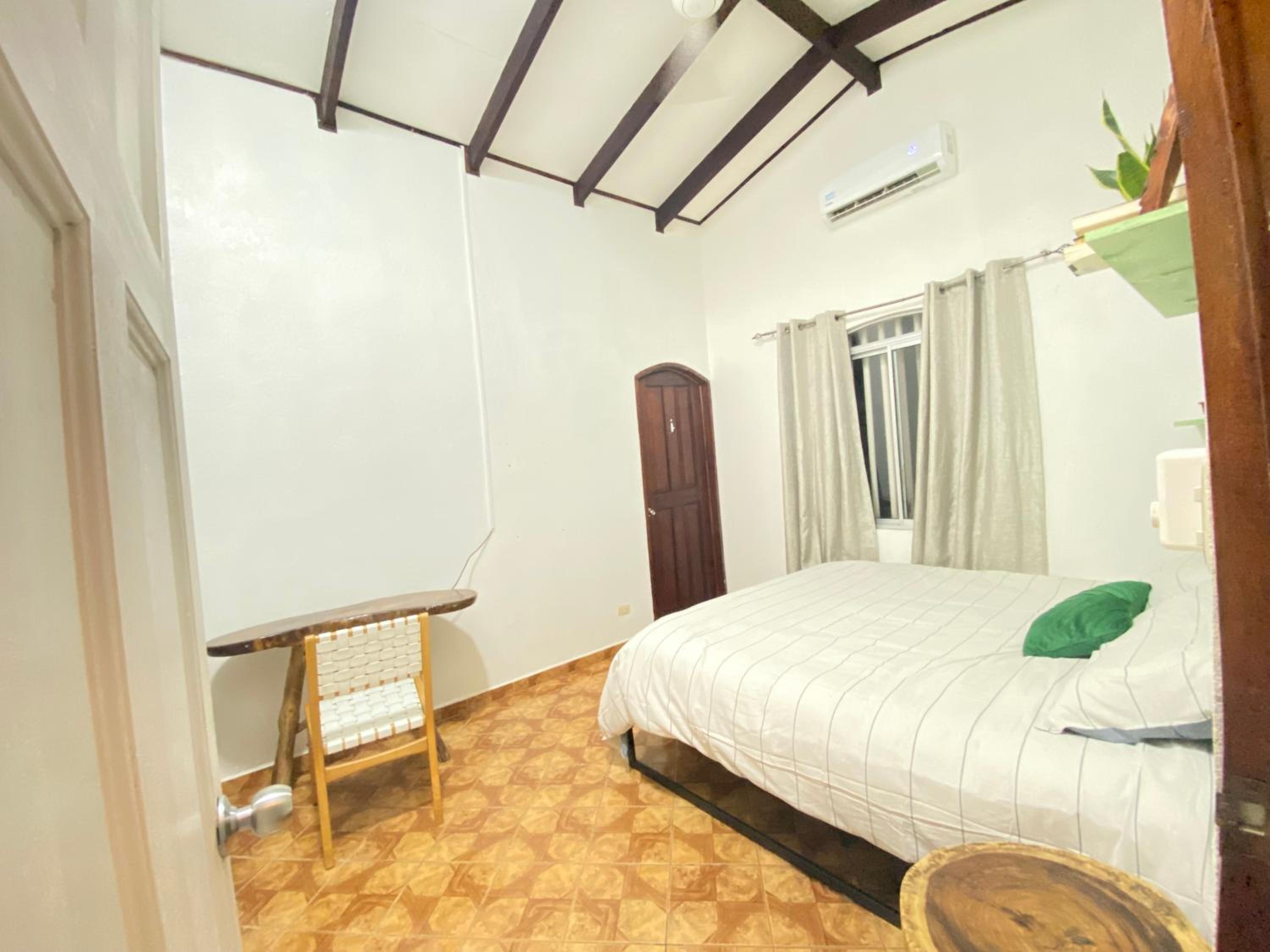 Tropical Camas Surf House