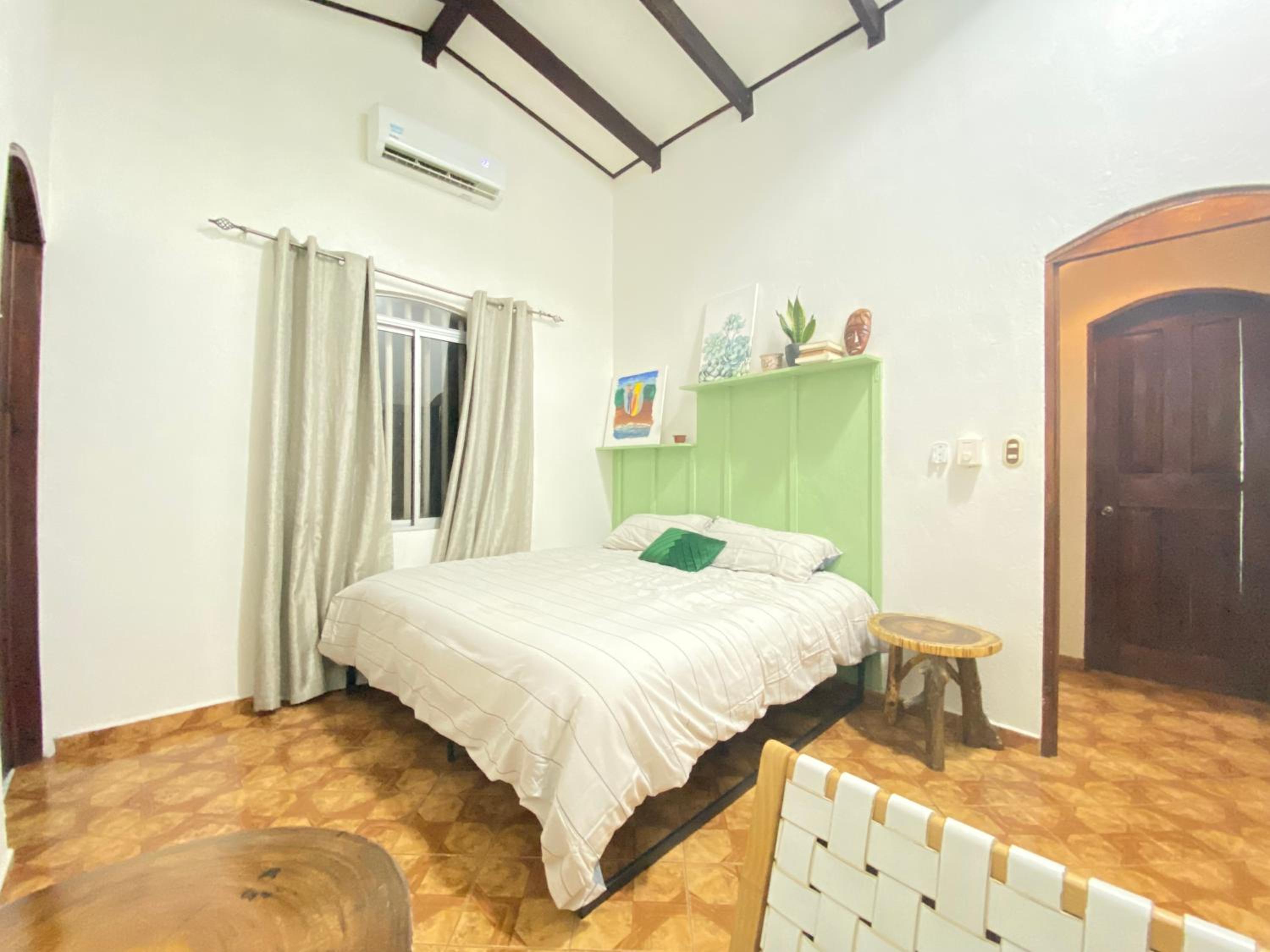 Tropical Camas Surf House