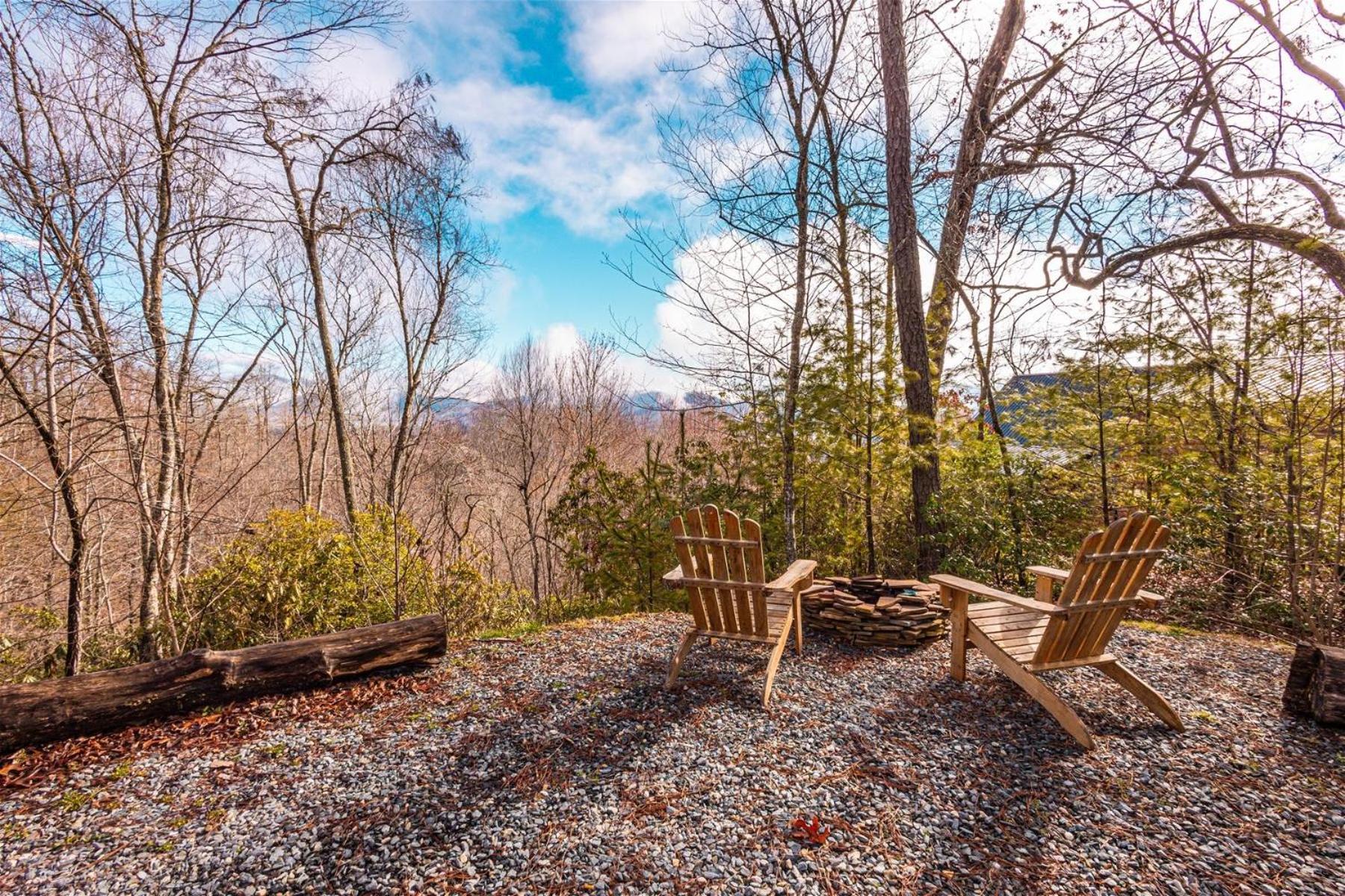 A Treehouse View Over Lake