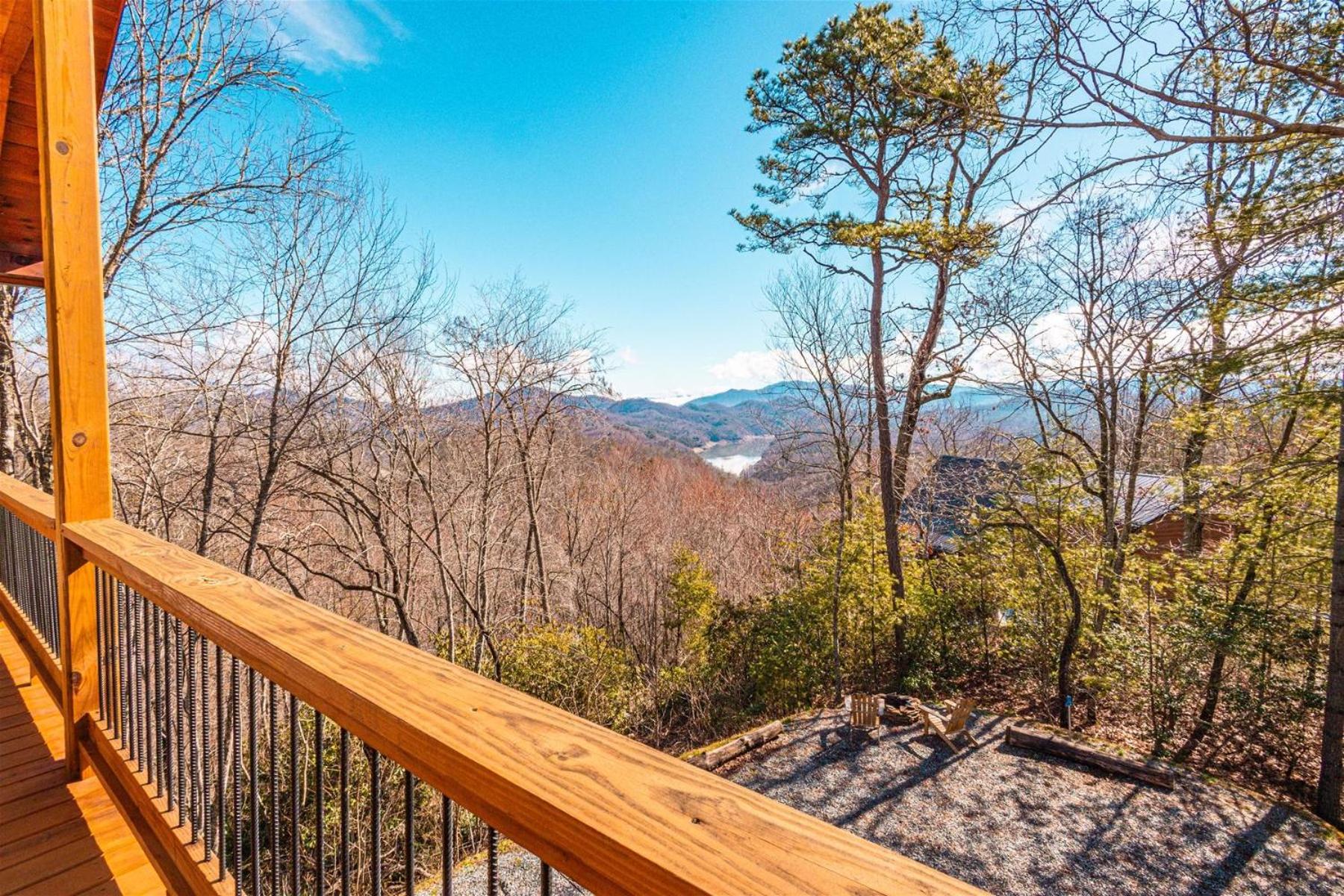 A Treehouse View Over Lake