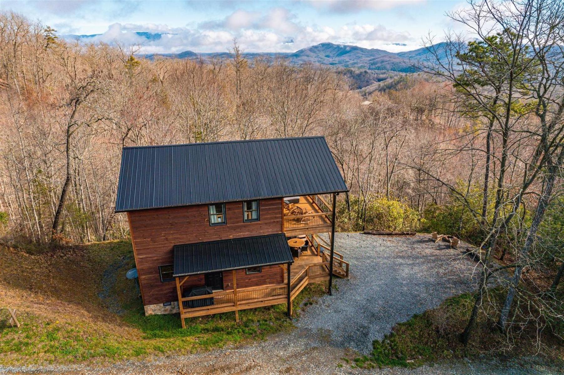 A Treehouse View Over Lake