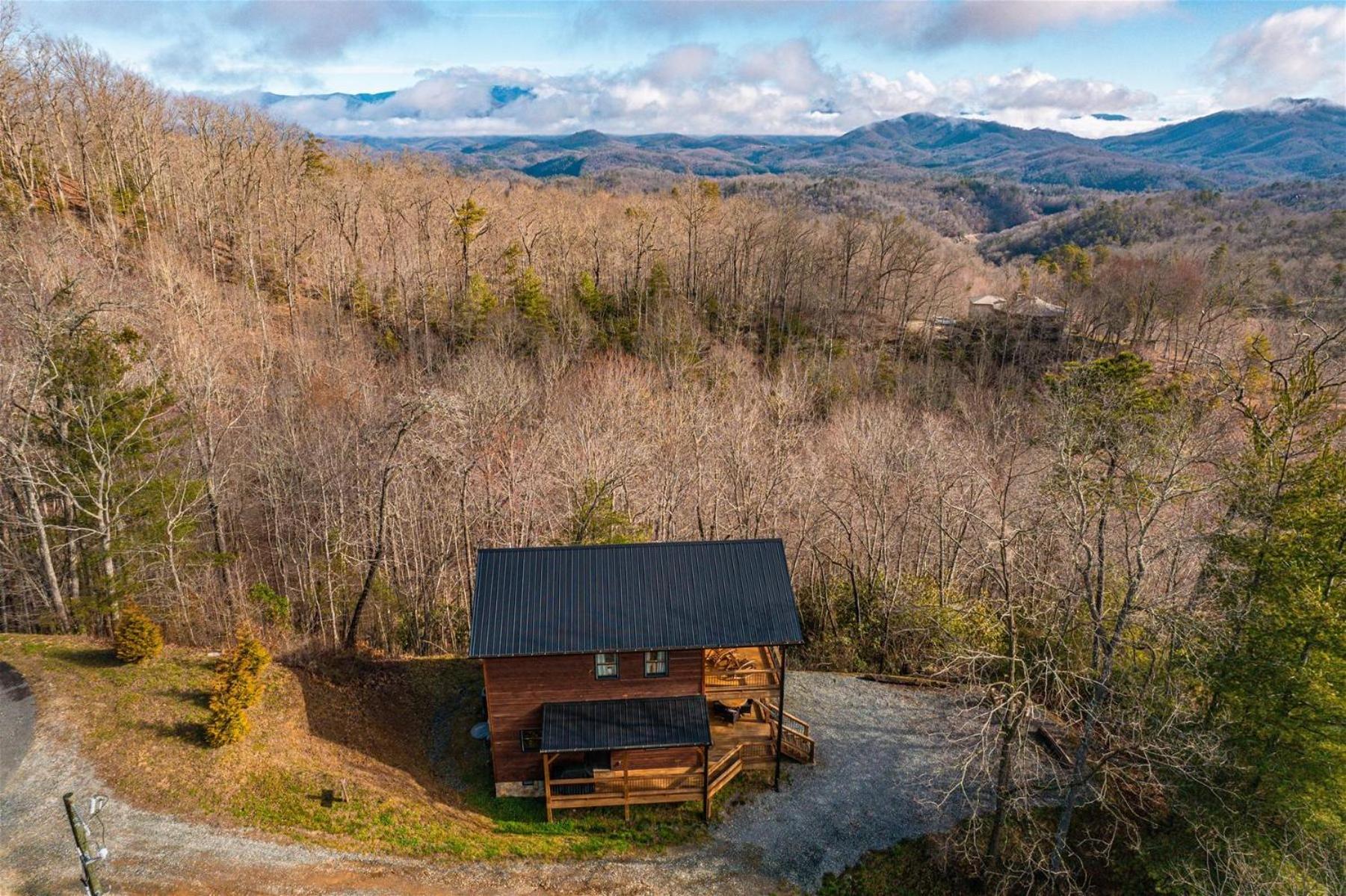 A Treehouse View Over Lake