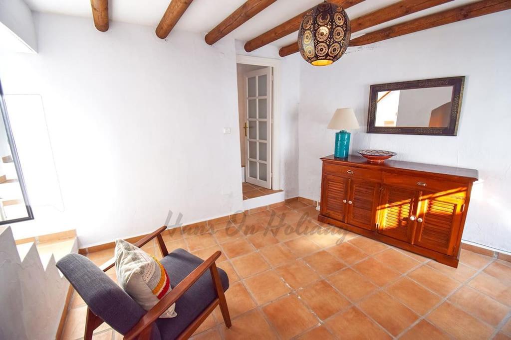 Calle Choruelo 26, Frigiliana traditional 2 bedroom townhouse with large roof terrace and views HansOnHoliday Rentals view 3