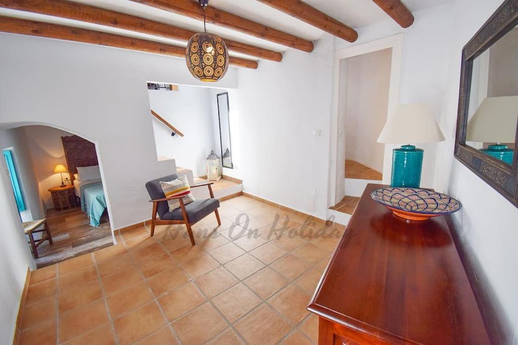 Calle Choruelo 26, Frigiliana traditional 2 bedroom townhouse with large roof terrace and views HansOnHoliday Rentals view 4