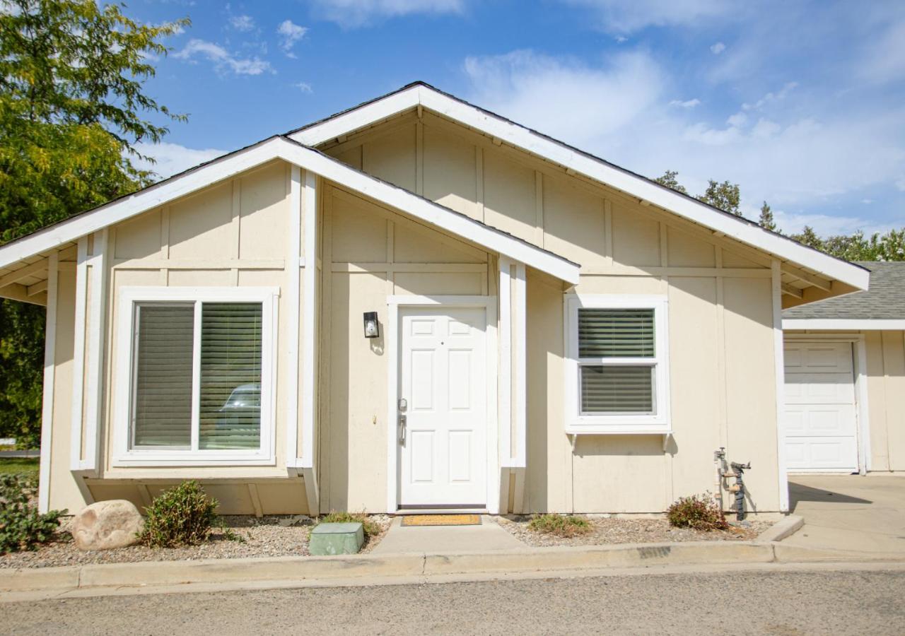 Beautiful Retreat 4 Miles to Park Entrance Steps to Dining view 5