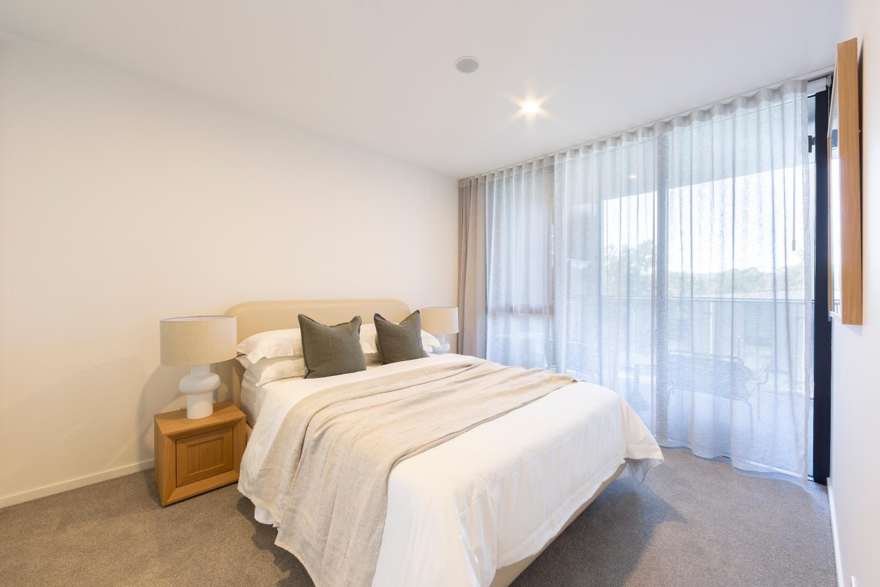 Oaks Canopy - Boutique 1 BR Apartments
