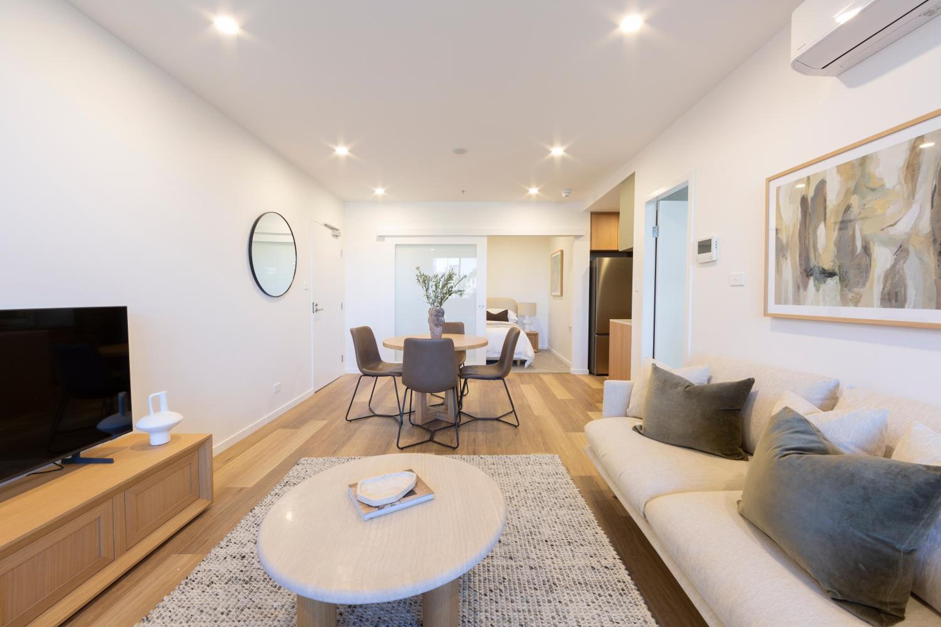 Oaks Canopy - Boutique 1 BR Apartments