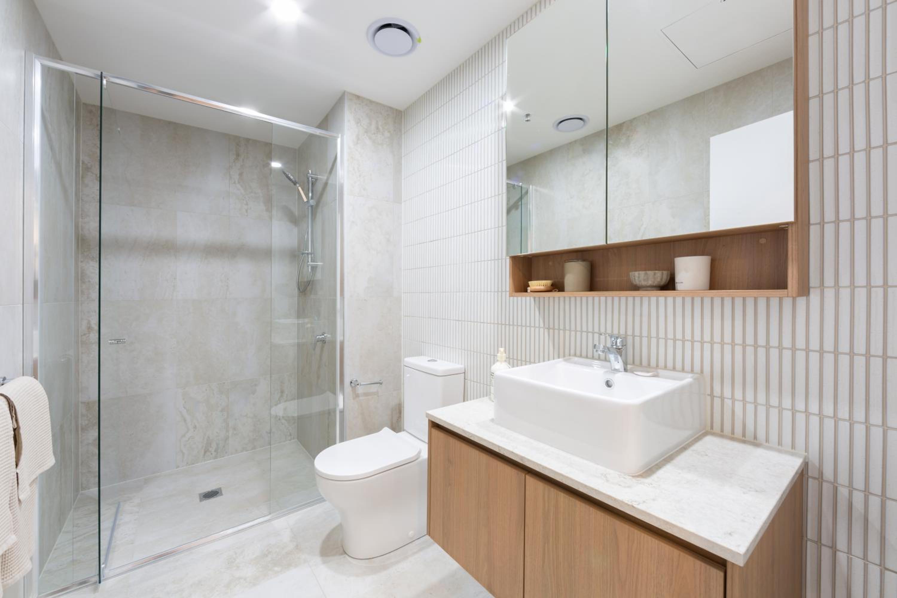 Oaks Canopy - Boutique 1 BR Apartments