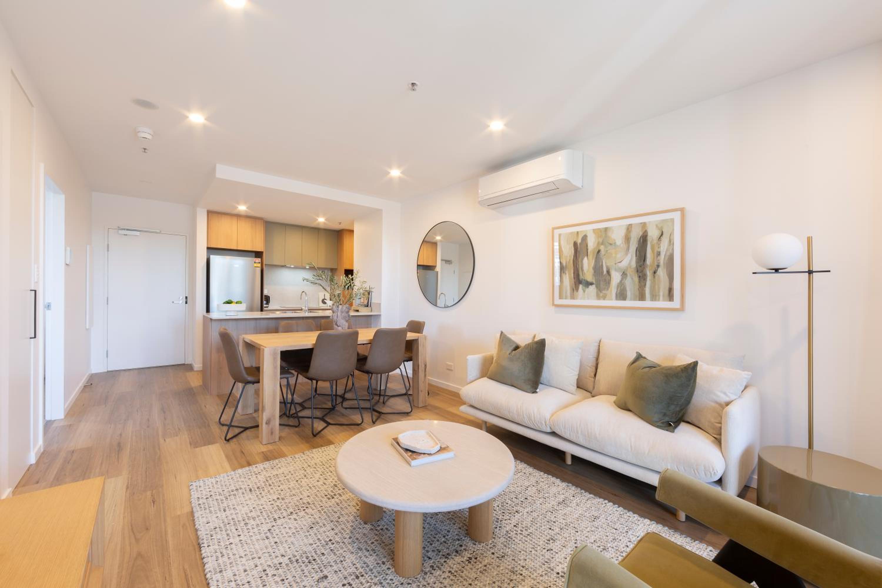 Oaks Canopy - Boutique 1 BR Apartments