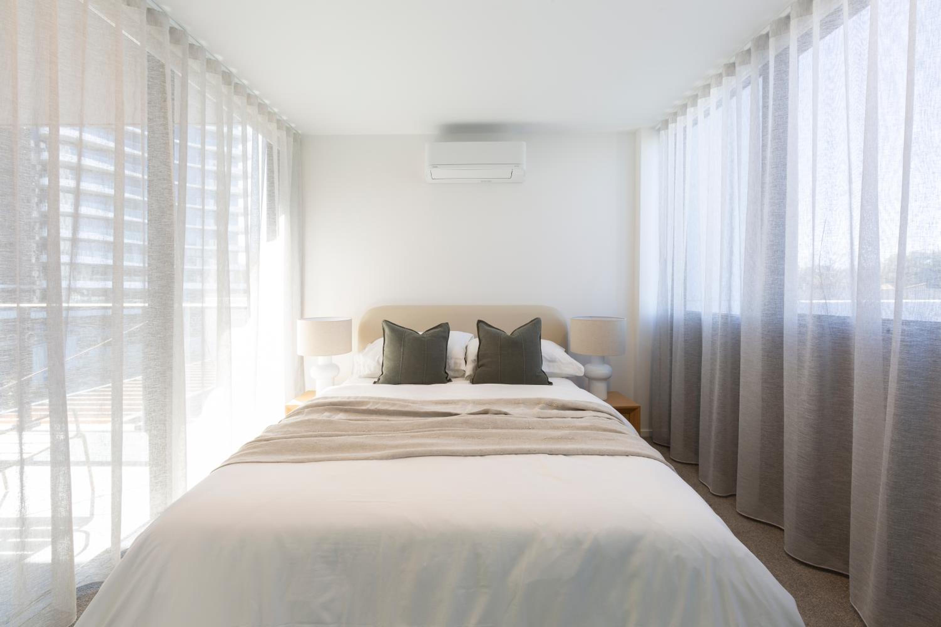 Oaks Canopy - Boutique 1 BR Apartments