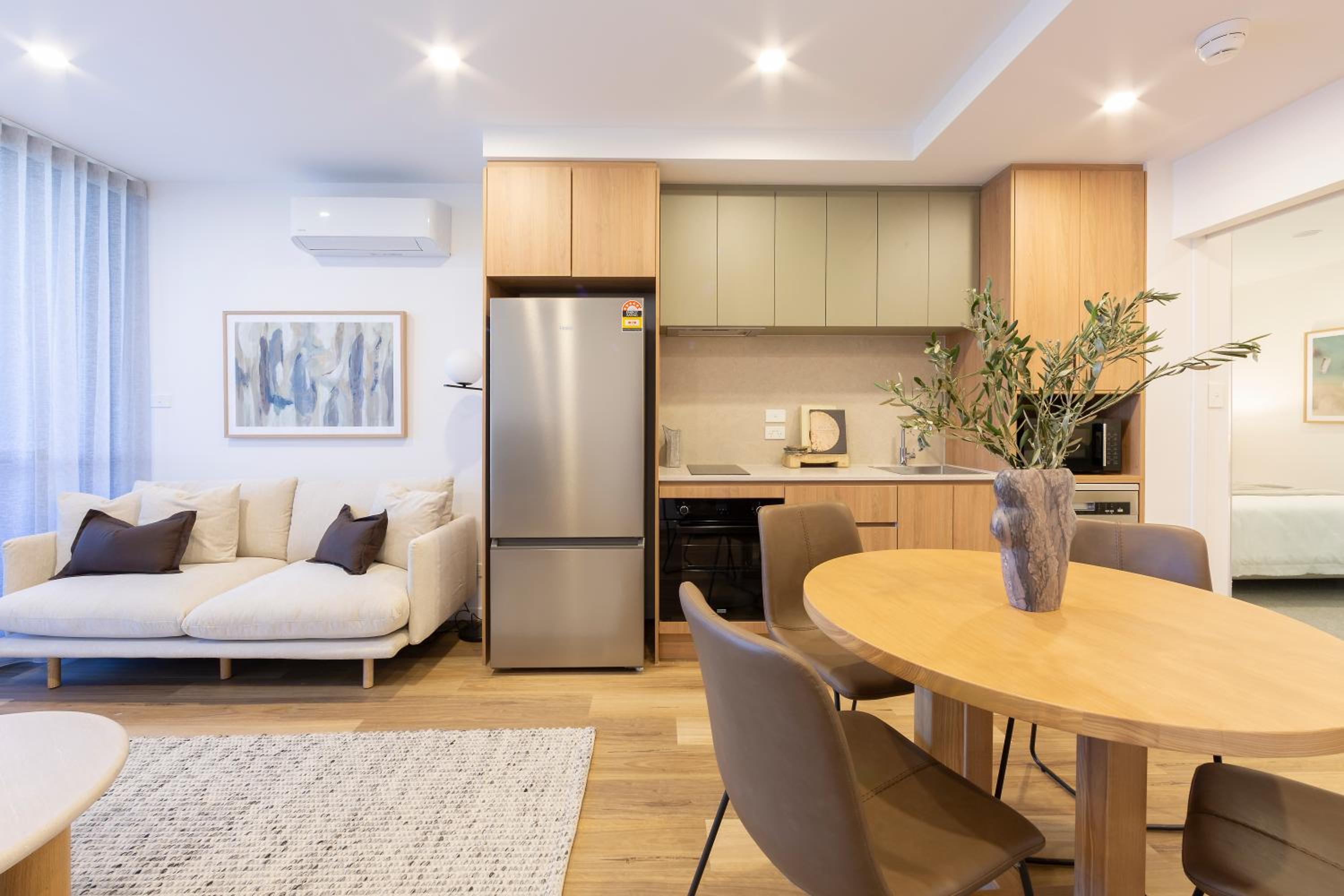 Oaks Canopy - Boutique 1 BR Apartments