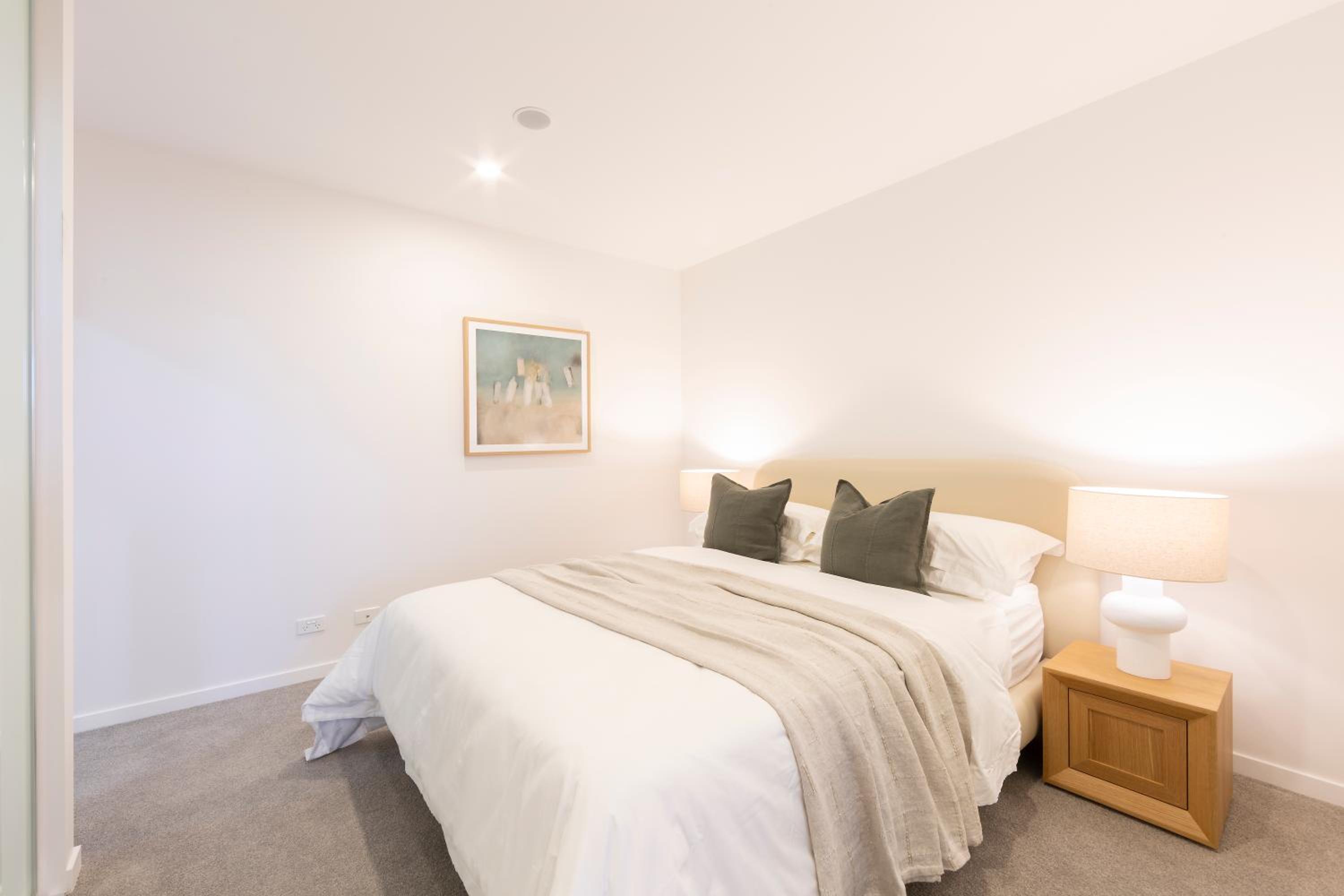 Oaks Canopy - Boutique 1 BR Apartments