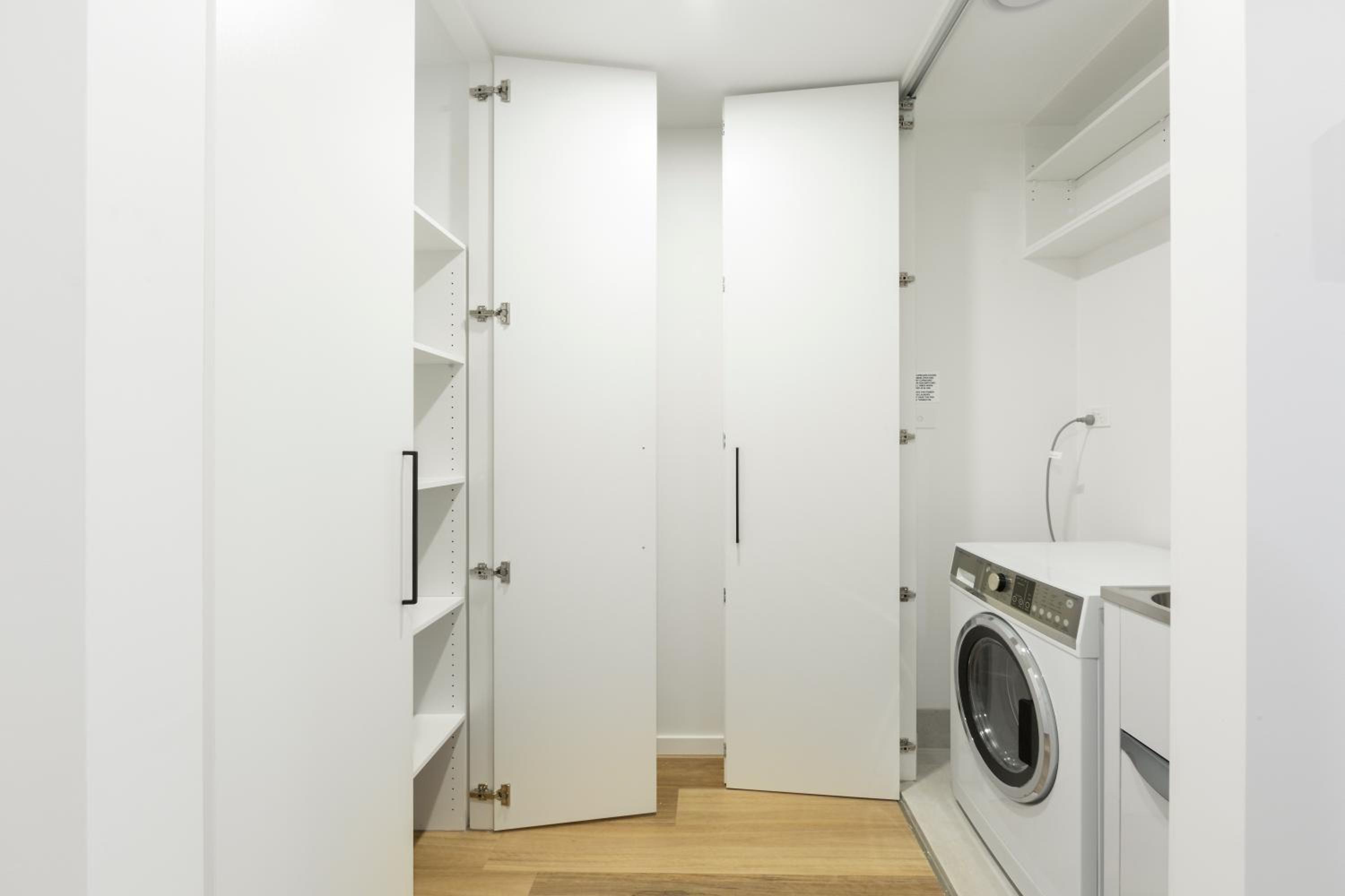 Oaks Canopy - Boutique 1 BR Apartments