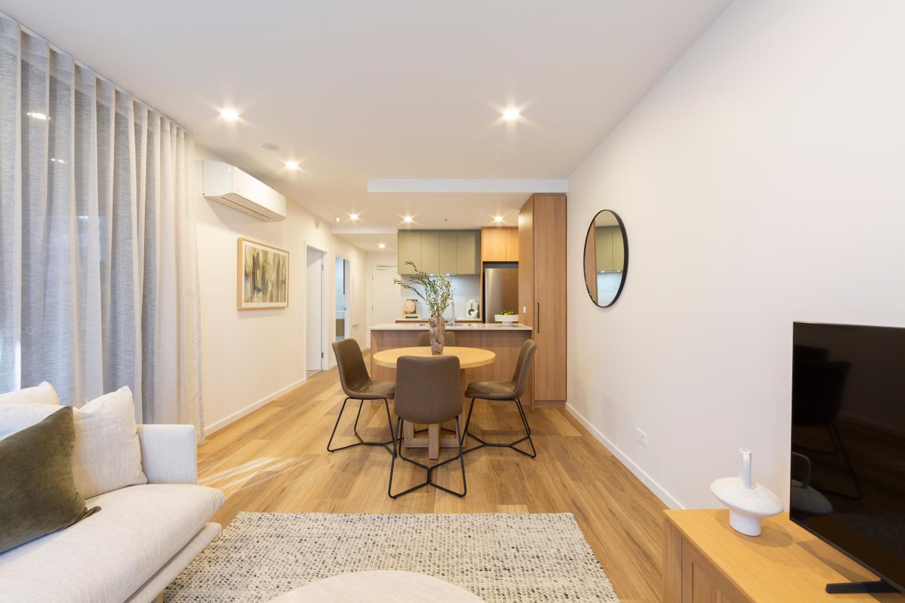 Oaks Canopy - Boutique 1 BR Apartments