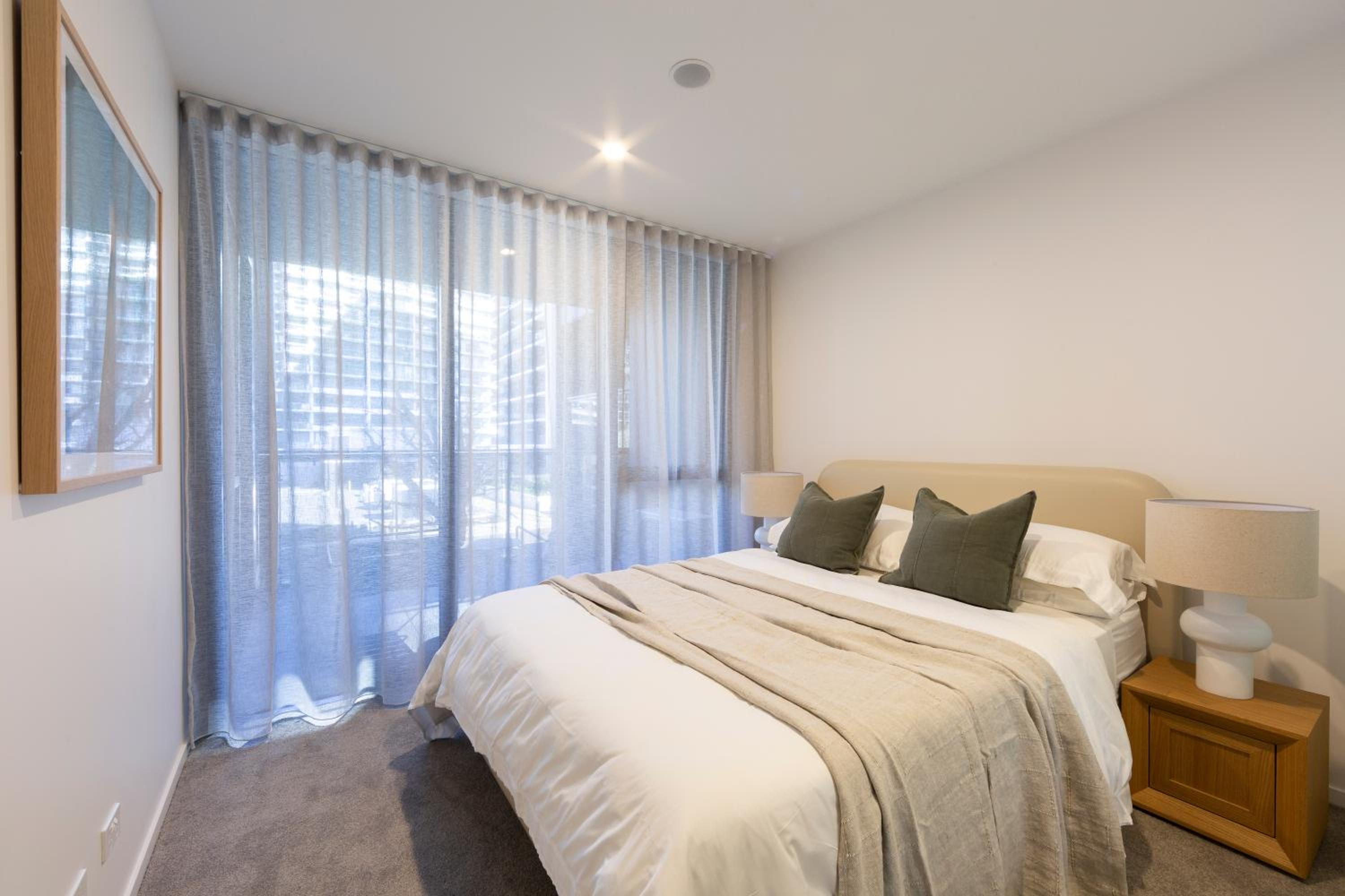Oaks Canopy - Boutique 1 BR Apartments