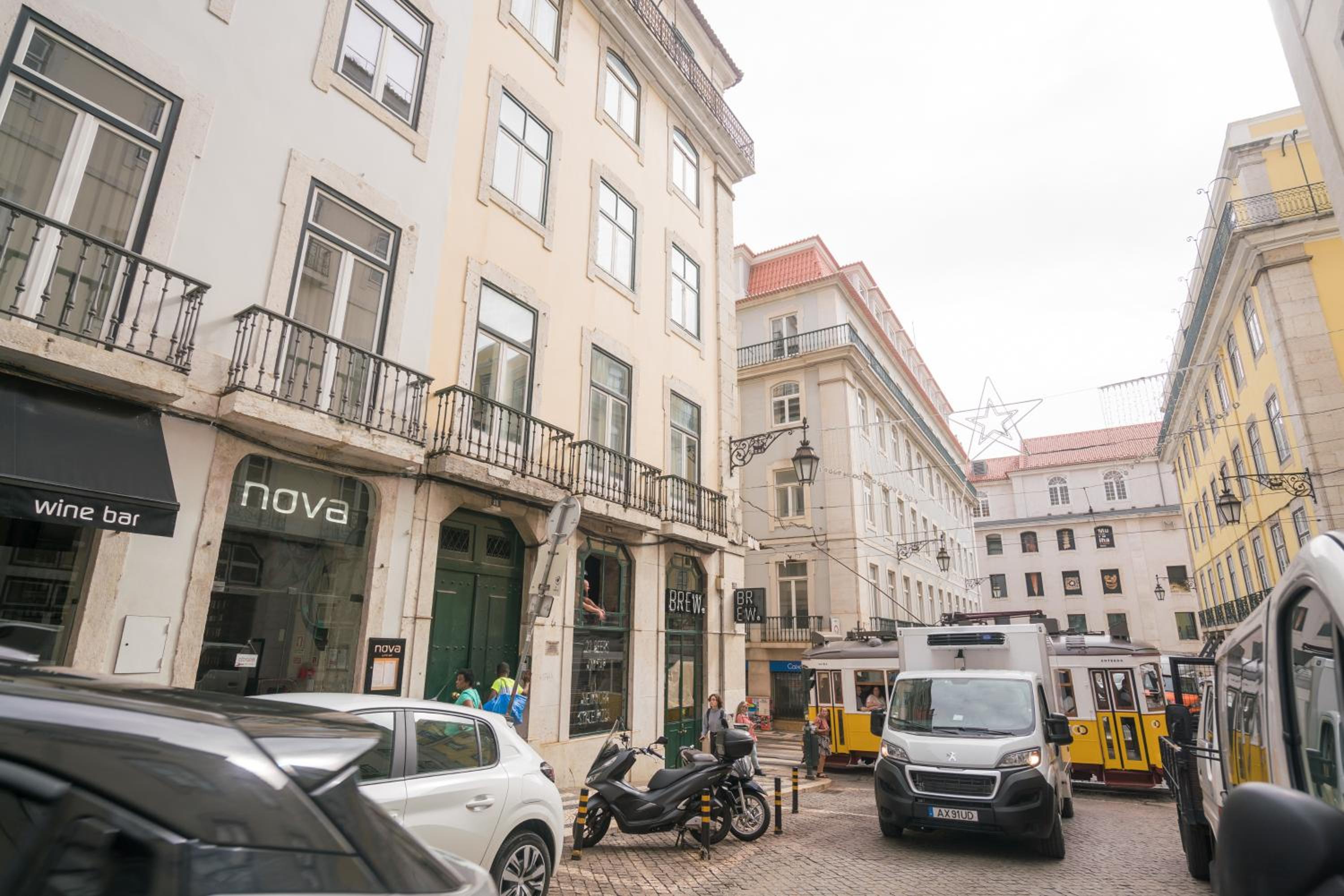 cais do sodre- trendy condo view 5