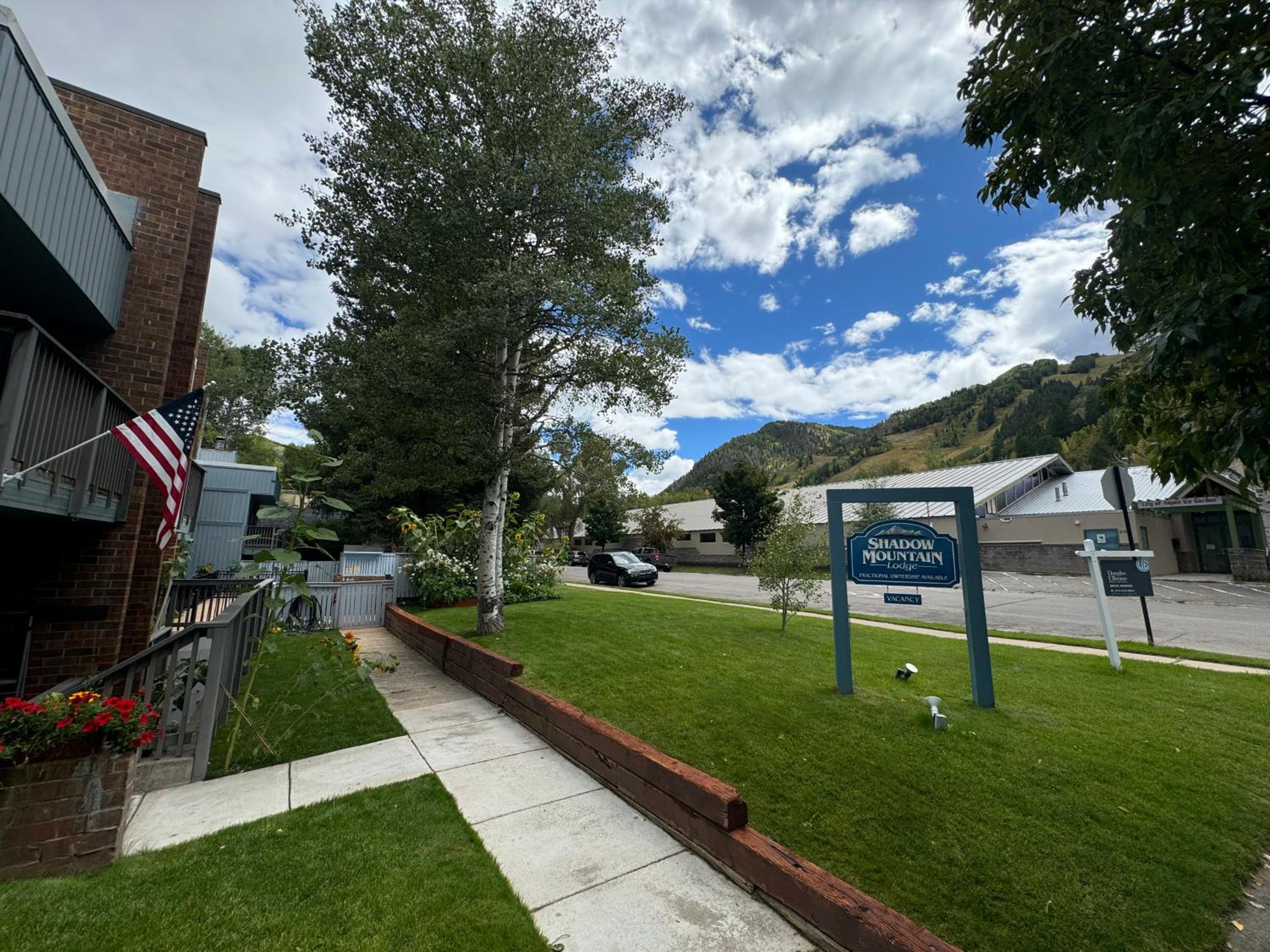 Shadow Mountain Lodge