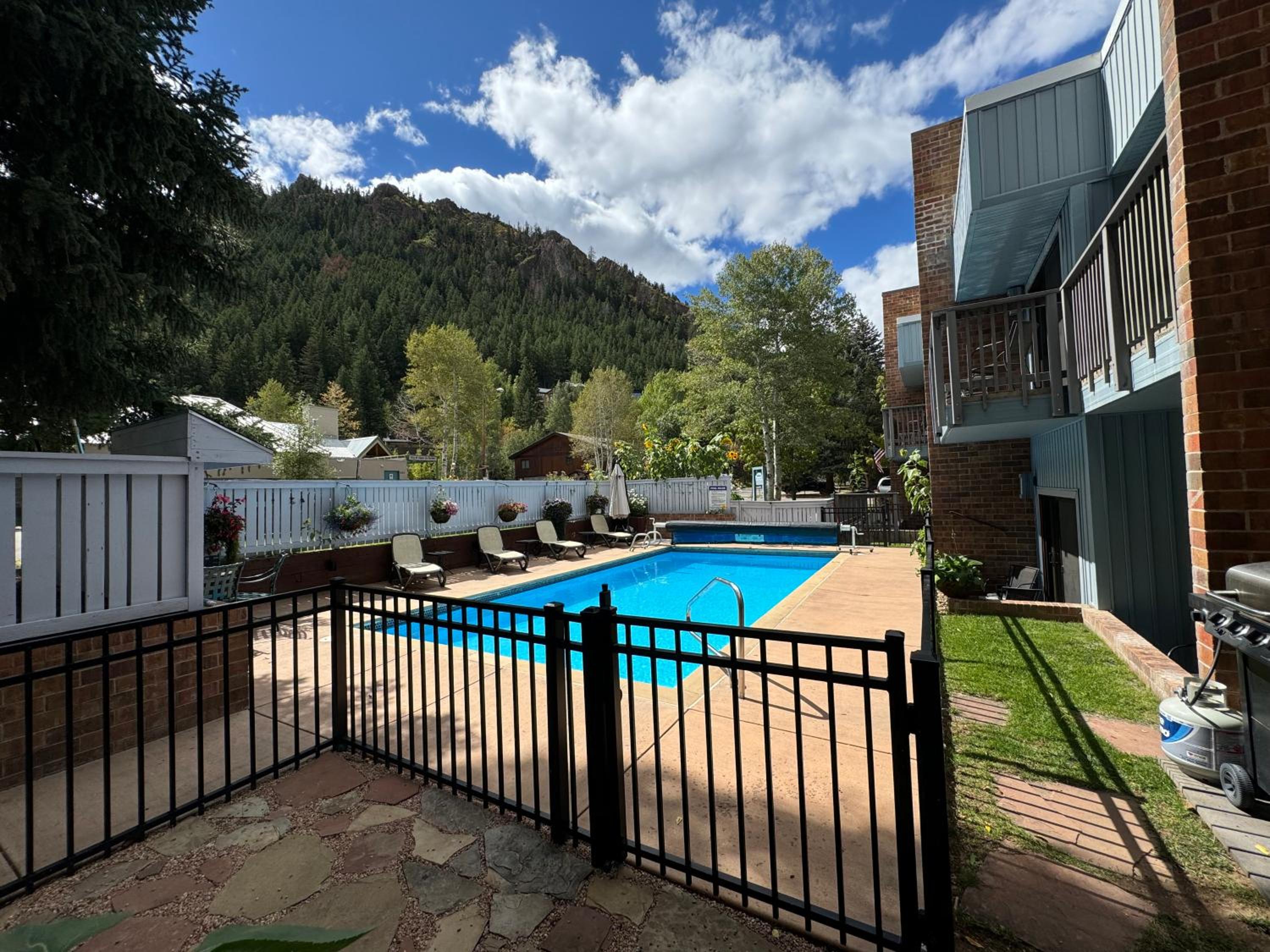 Shadow Mountain Lodge