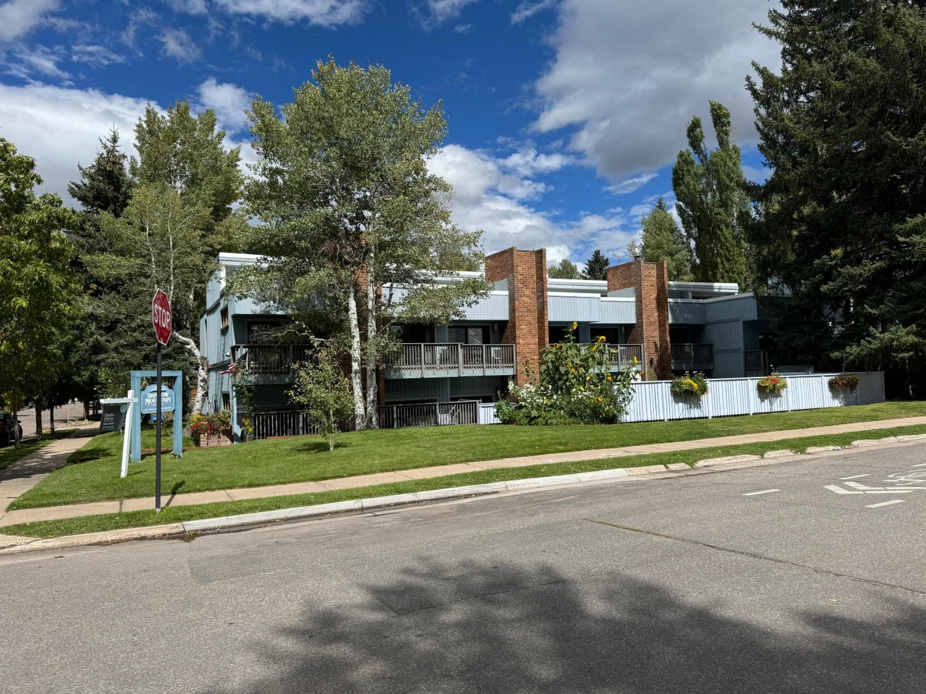 Shadow Mountain Lodge