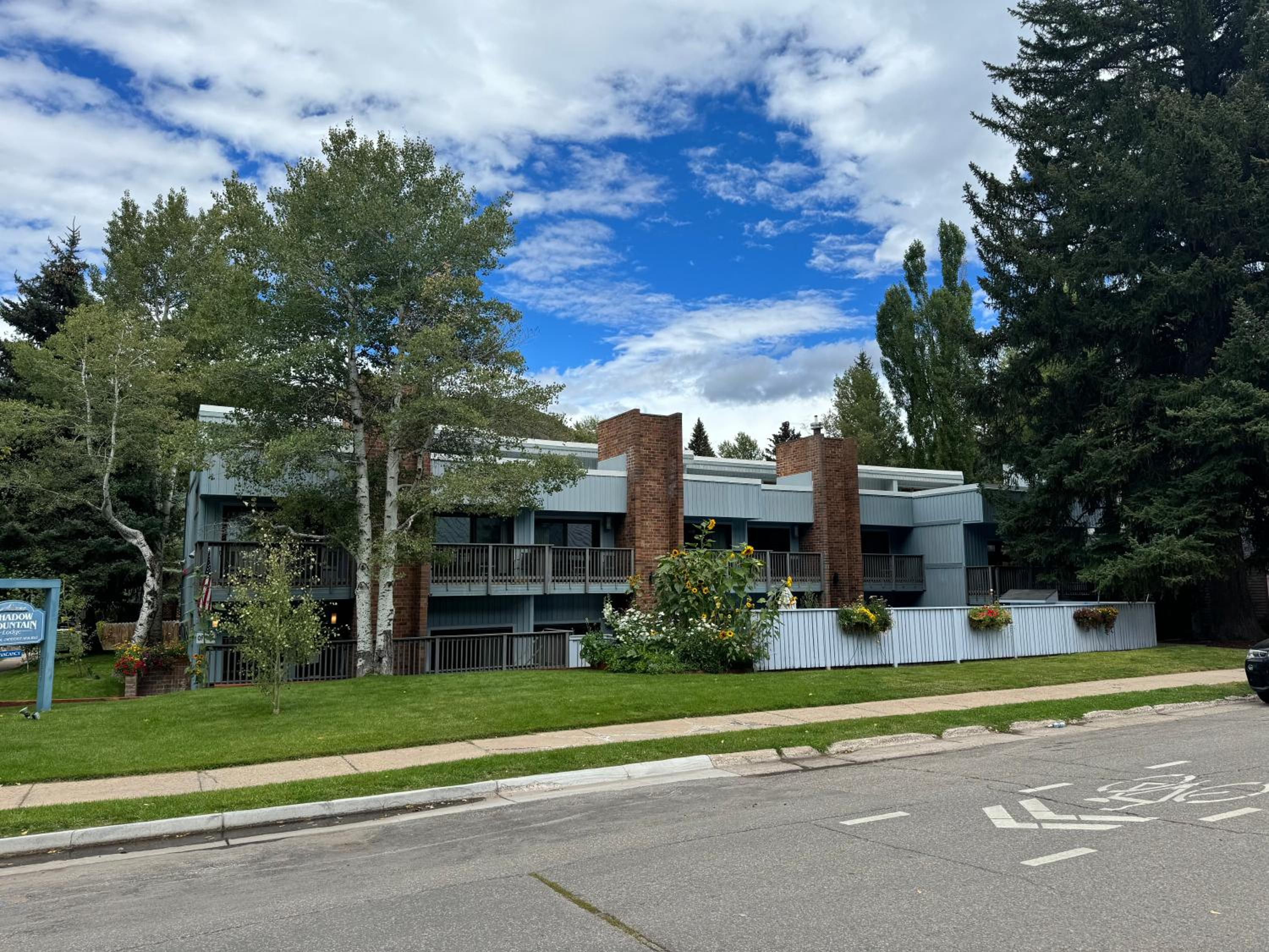 Shadow Mountain Lodge