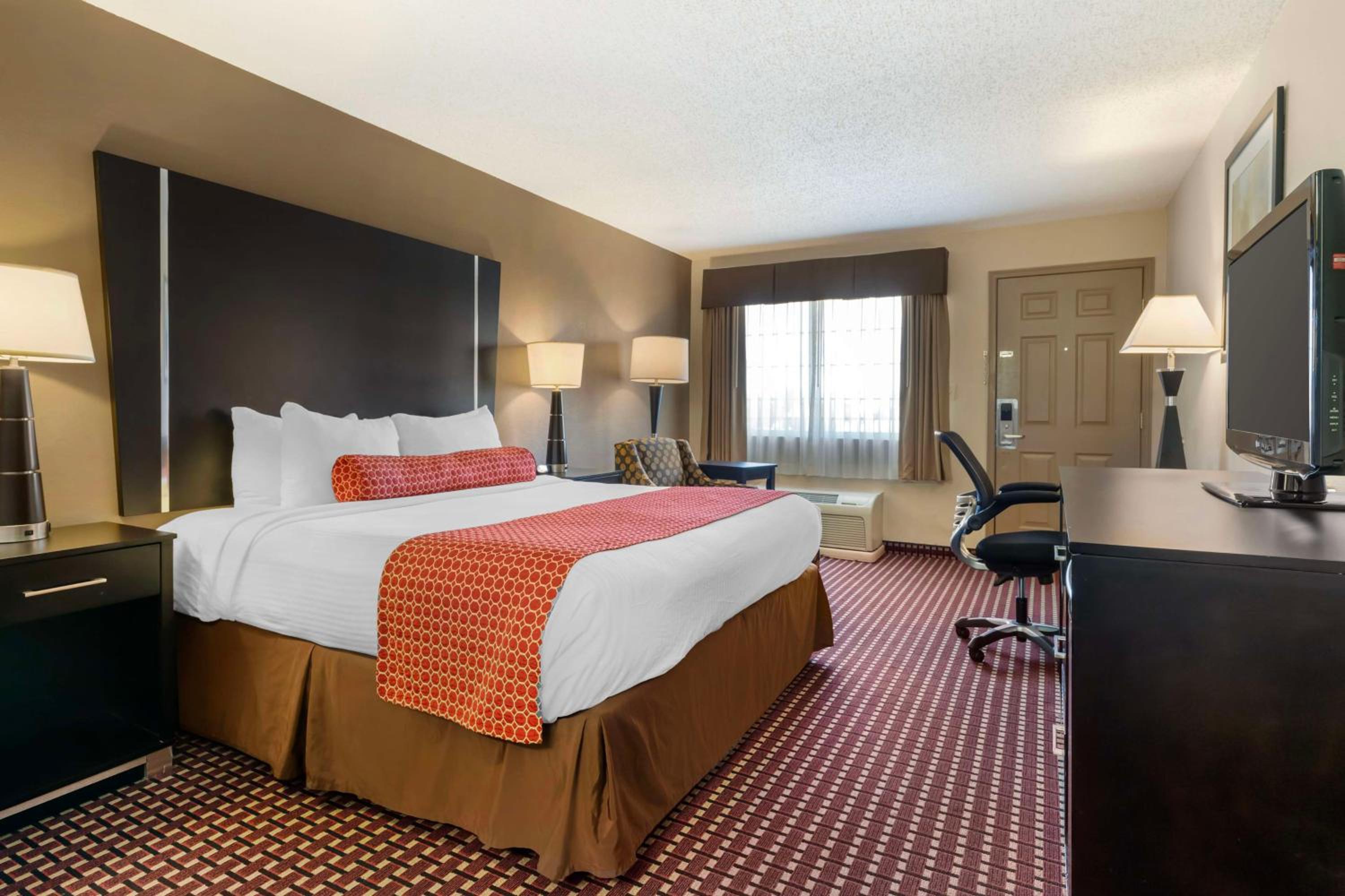 Fort Smith Vacations - Best Western Van Buren Inn - Property Image 2