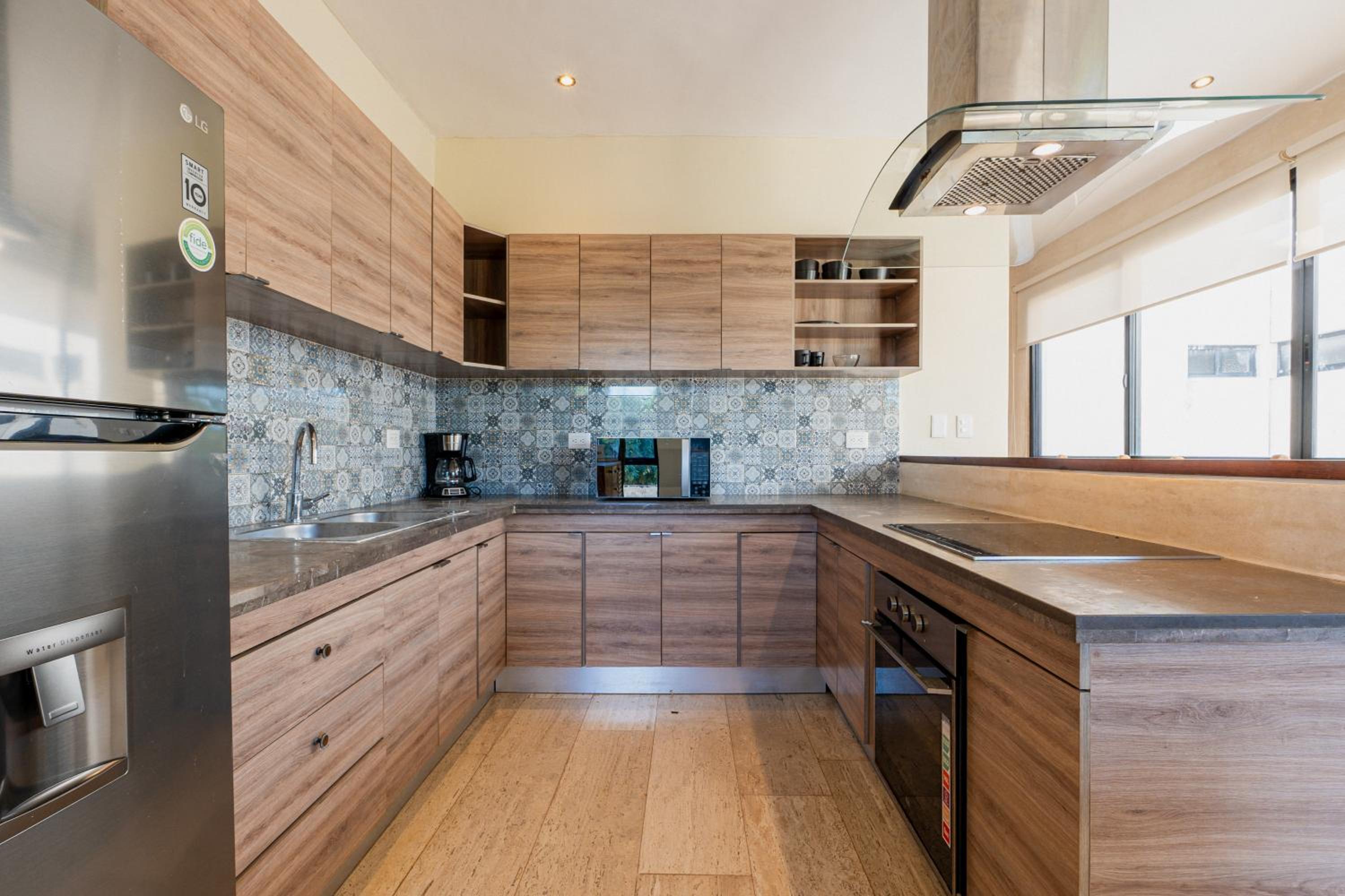 Beautiful 3 BDR, 3 BA Modern Condo MINUTES From Beach view 5