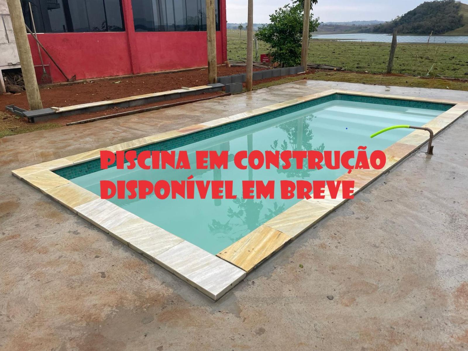 Casa com Piscina na Represa de Carlópolis