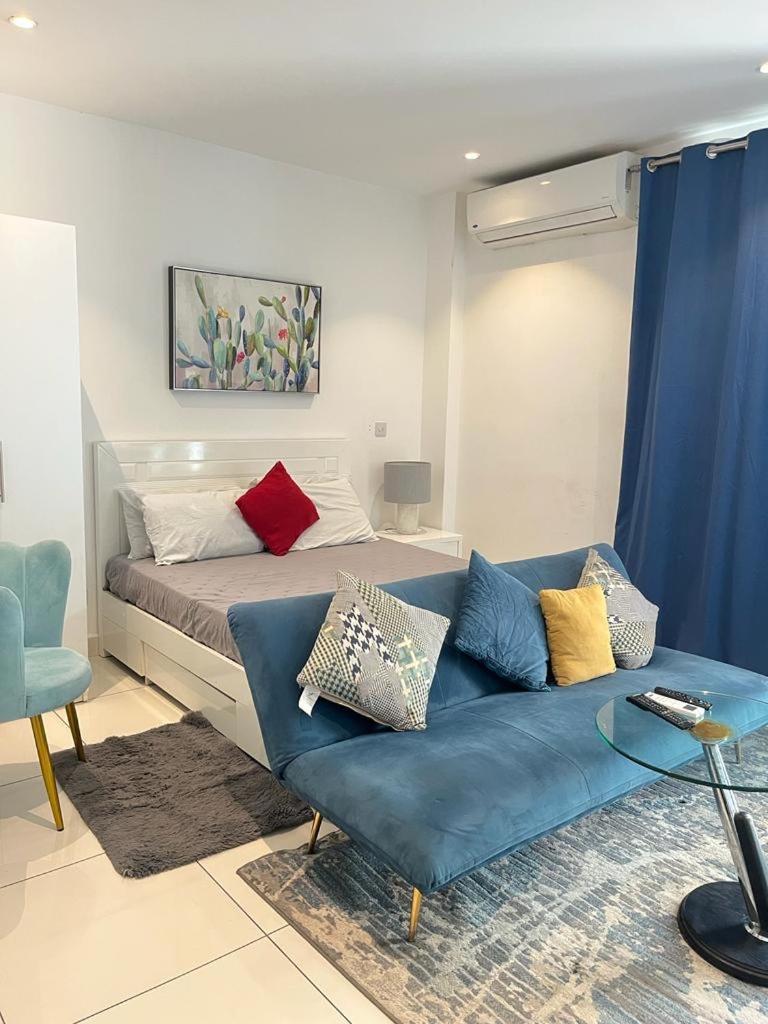 Cozy Abode by Embassy Gardens