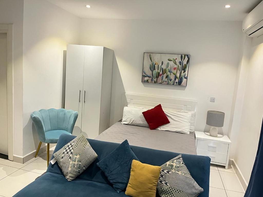 Cozy Abode by Embassy Gardens