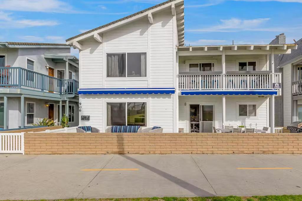 Oceanfront Oasis in Newport Beach Steps to Balboa Park, Pier, and The Fun Zone!