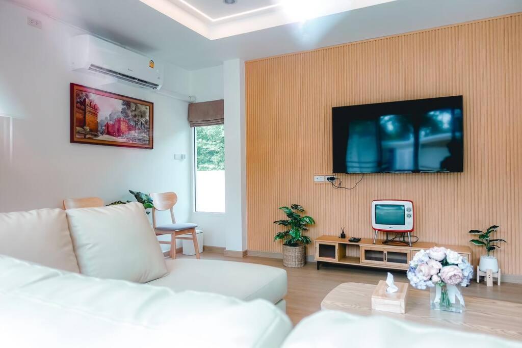 118 Pool Villa in town near CMU & Nimman