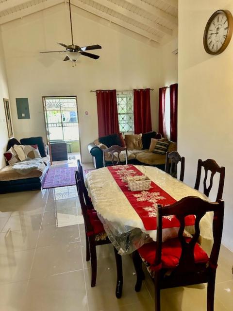 Dell's Exotic Haven, 2 bedrooms, 2 baths, pool, gym