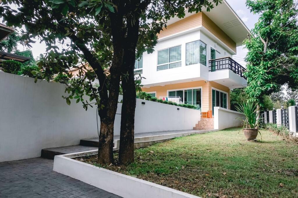 118 Pool Villa in town near CMU & Nimman