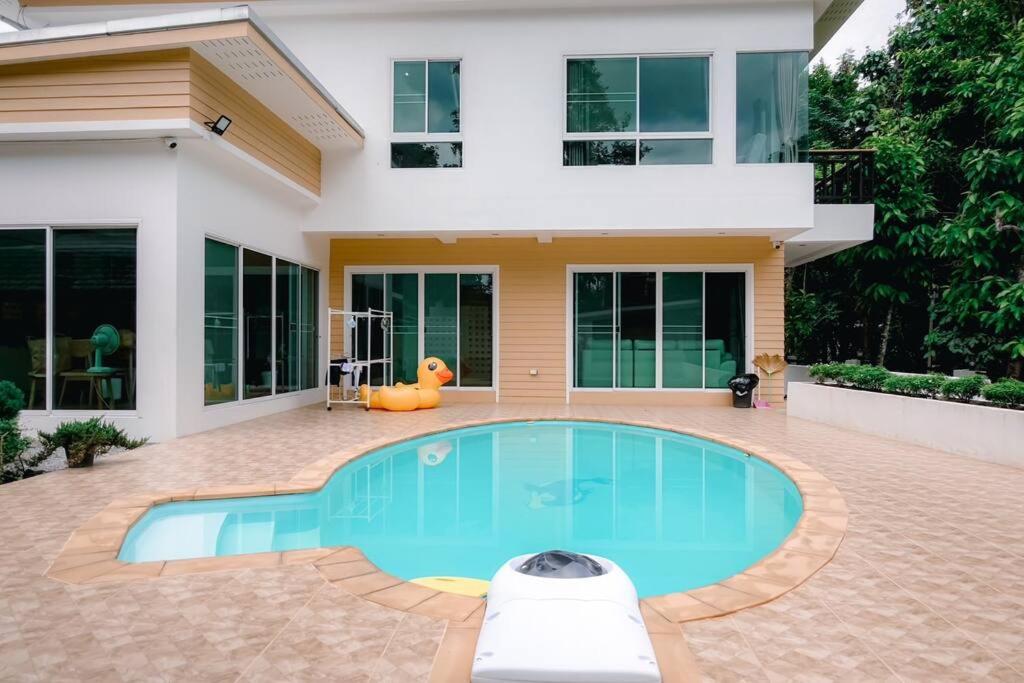 118 Pool Villa in town near CMU & Nimman