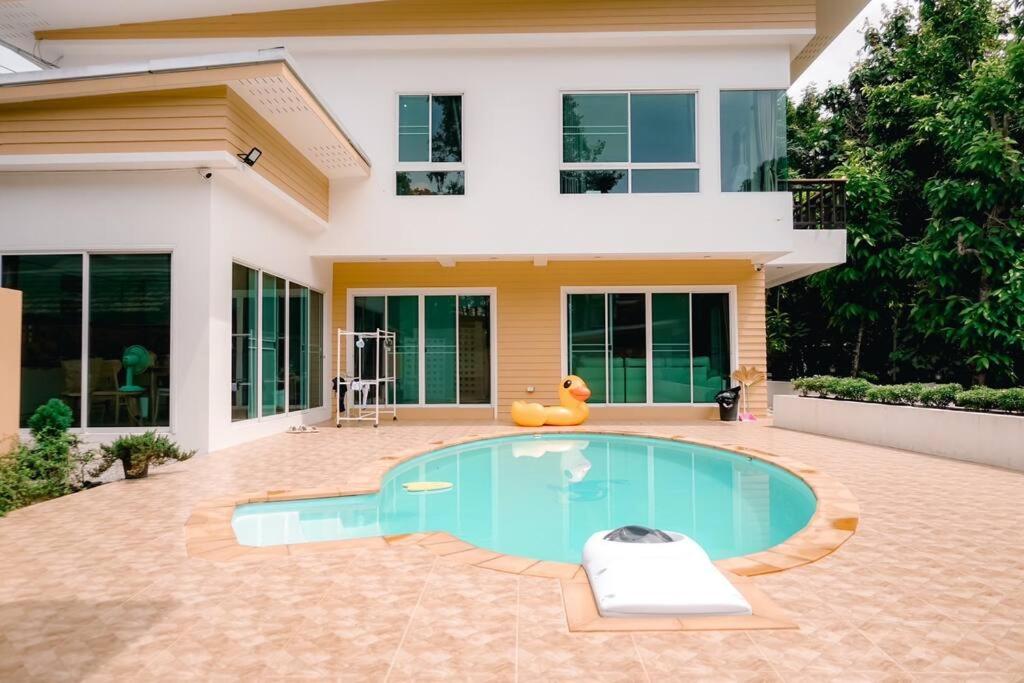 118 Pool Villa in town near CMU & Nimman