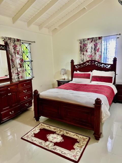 Dell's Exotic Haven, 2 bedrooms, 2 baths, pool, gym
