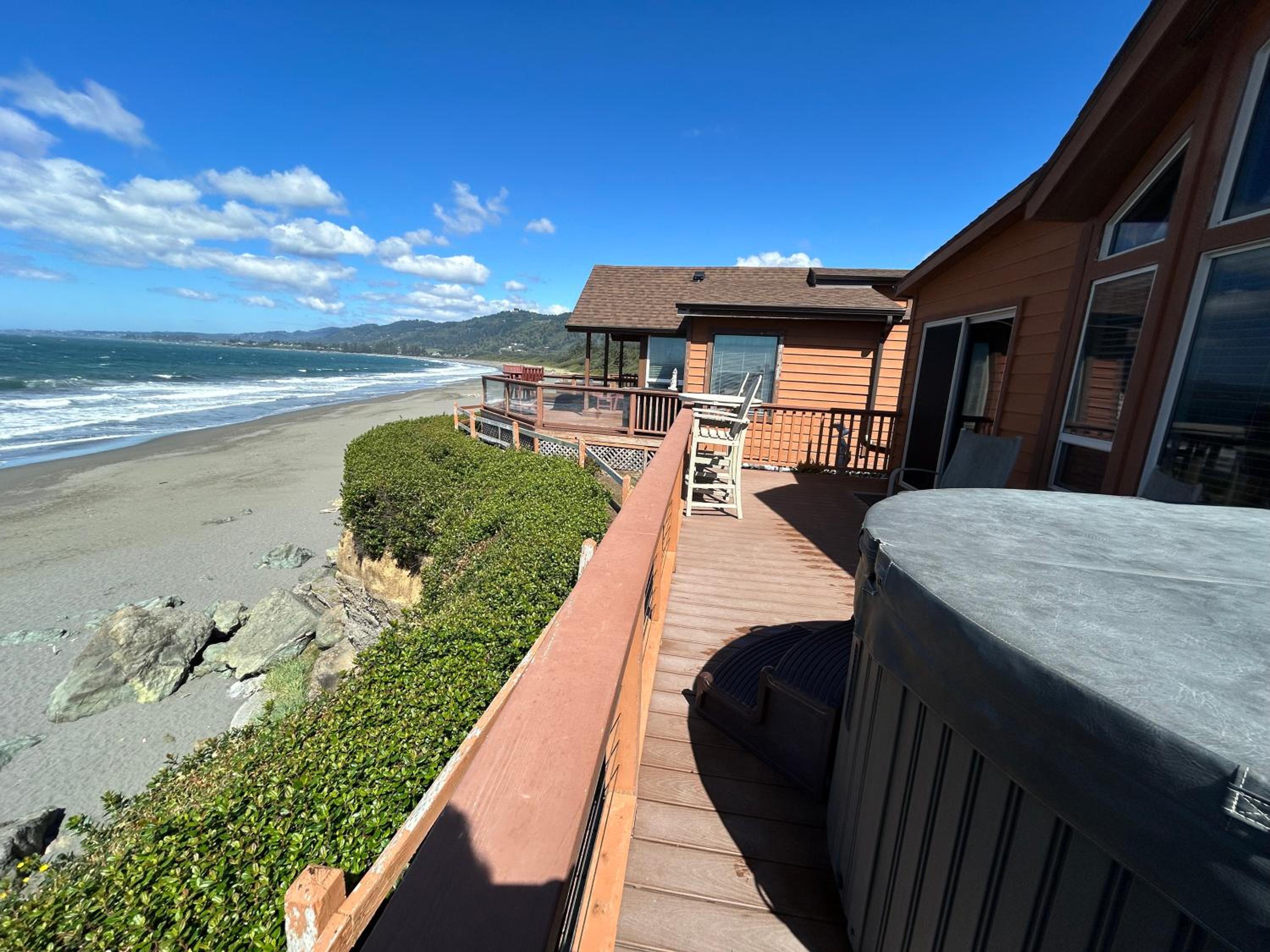 Oceanfront Cabin 9 with Jacuzzi & Awesome Views view 2