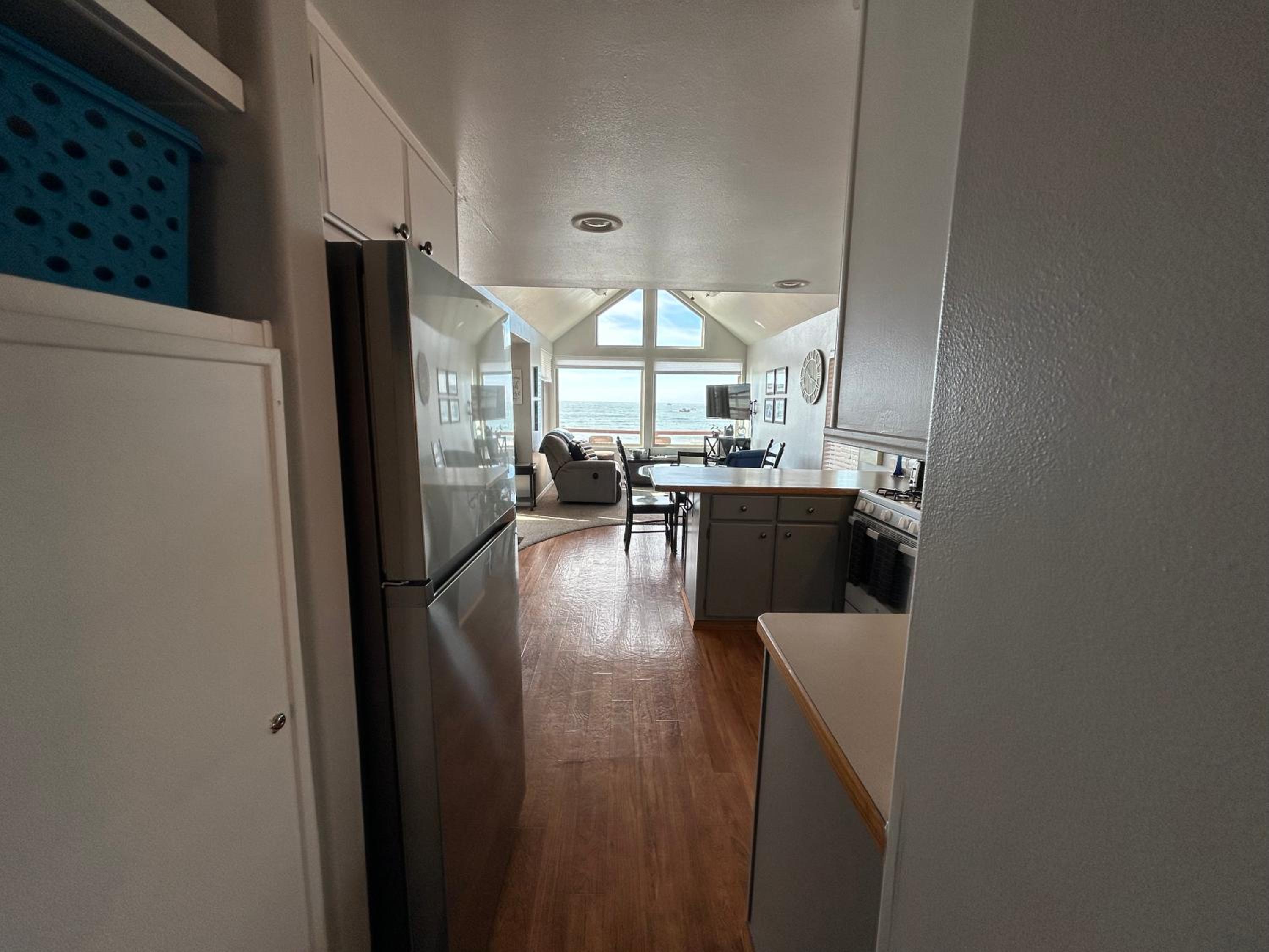 Oceanfront Cabin 6 w Jacuzzi &Awe-Inspiring View view 3