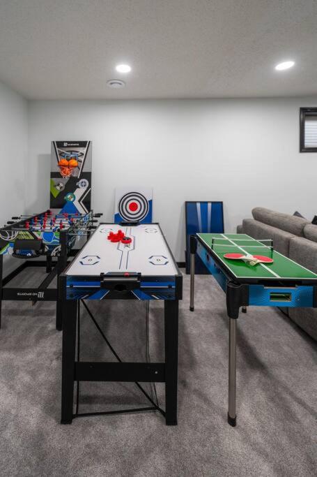 Cozy Modern Home by Edmonton Airport
