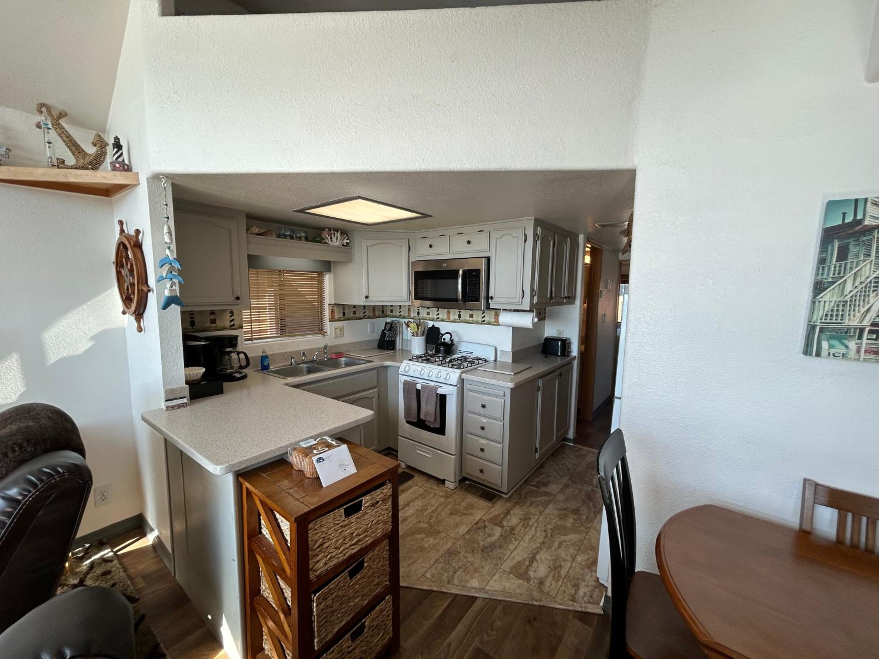 Ocean Front Cabin 14 w Jacuzzi & Gorgeous Views view 5