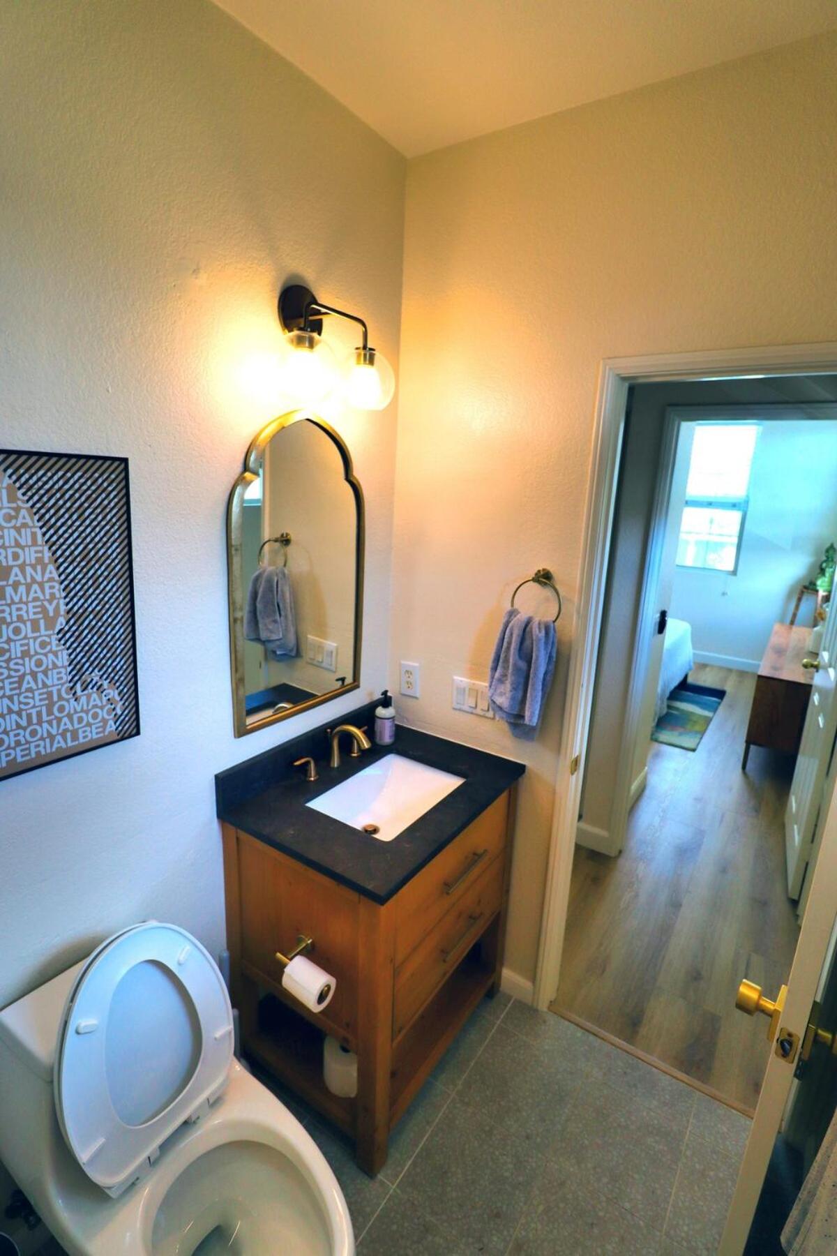 Sweet Pea Place, 2 bed with pool view 4
