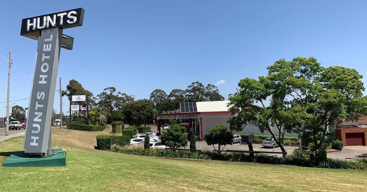 Hotel Hunts Hotel Liverpool - Image 1