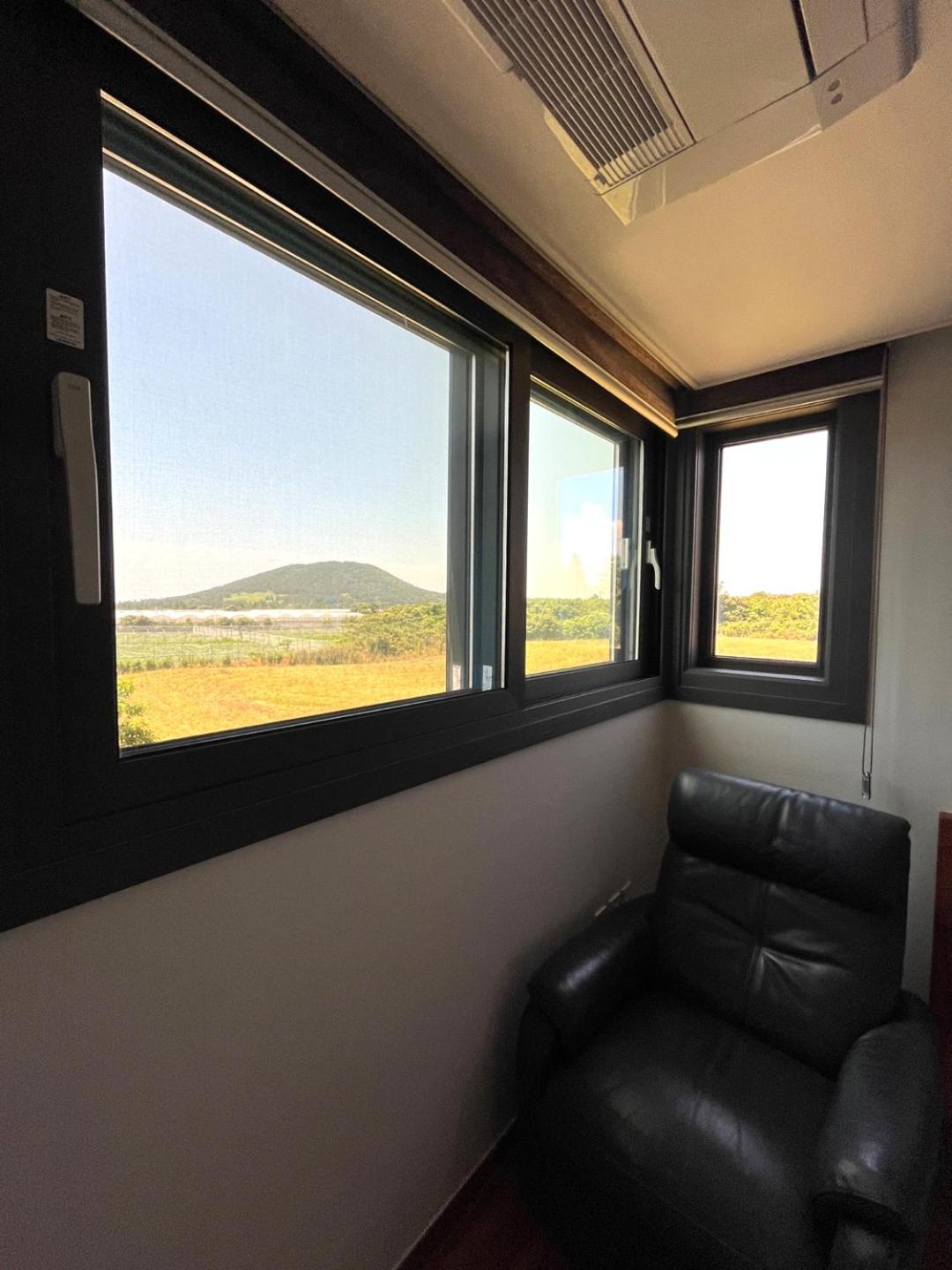 Outdoor Jacuzzi Detached House jejumodo1 view 5
