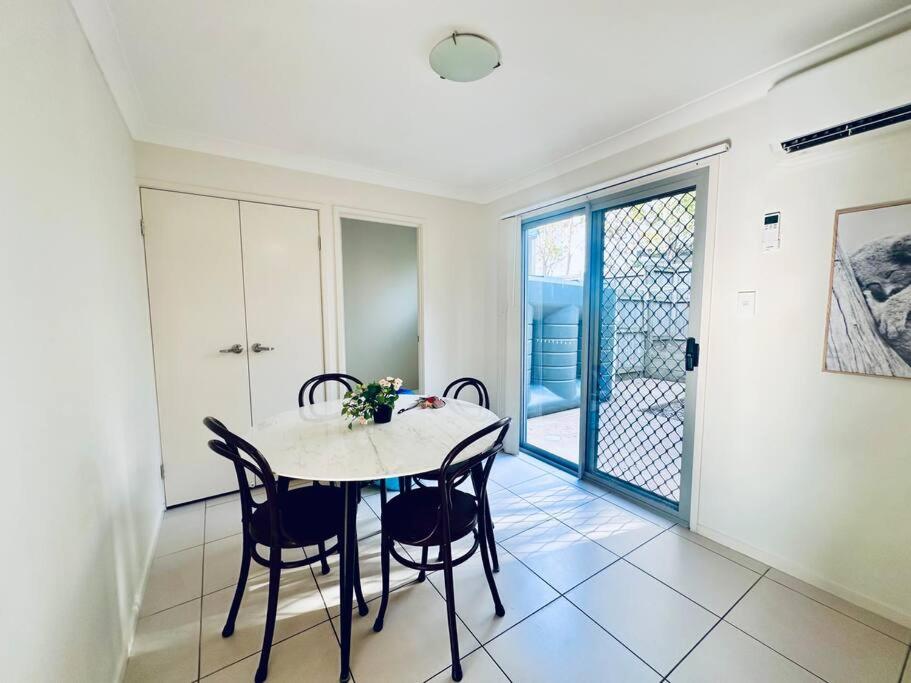 Calm Hideaway - Townhouse with Pool Access & Garage